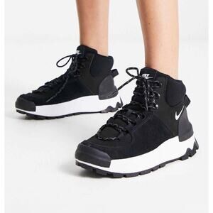 Nike City Classic Manoa Hiker Boots Black White Trail Women’s Sneakers 7.5